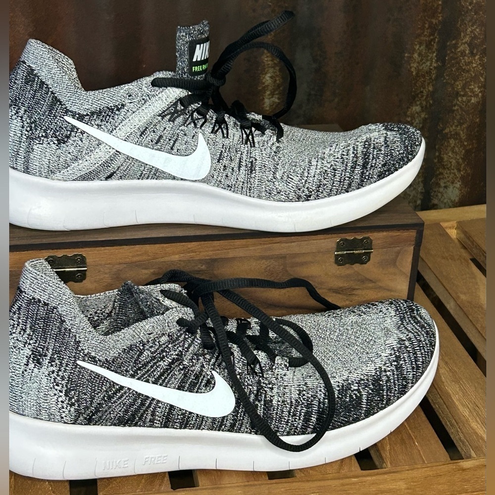 Nike Free Rn Women’s Black white Knit Running Shoes 8 .5 - Picture 3 of 9